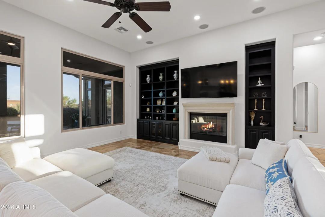 Real Estate Picture 4