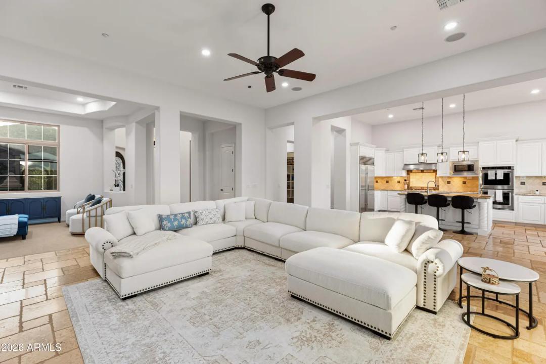 Real Estate Picture 5