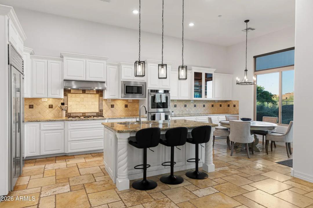 Real Estate Picture 7