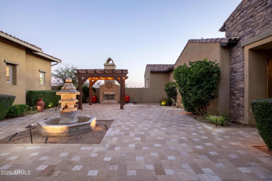 Real Estate Picture 16