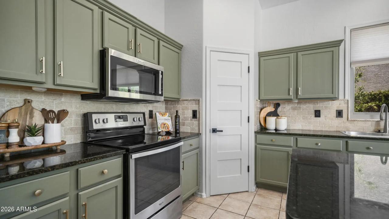 Real Estate Picture 13