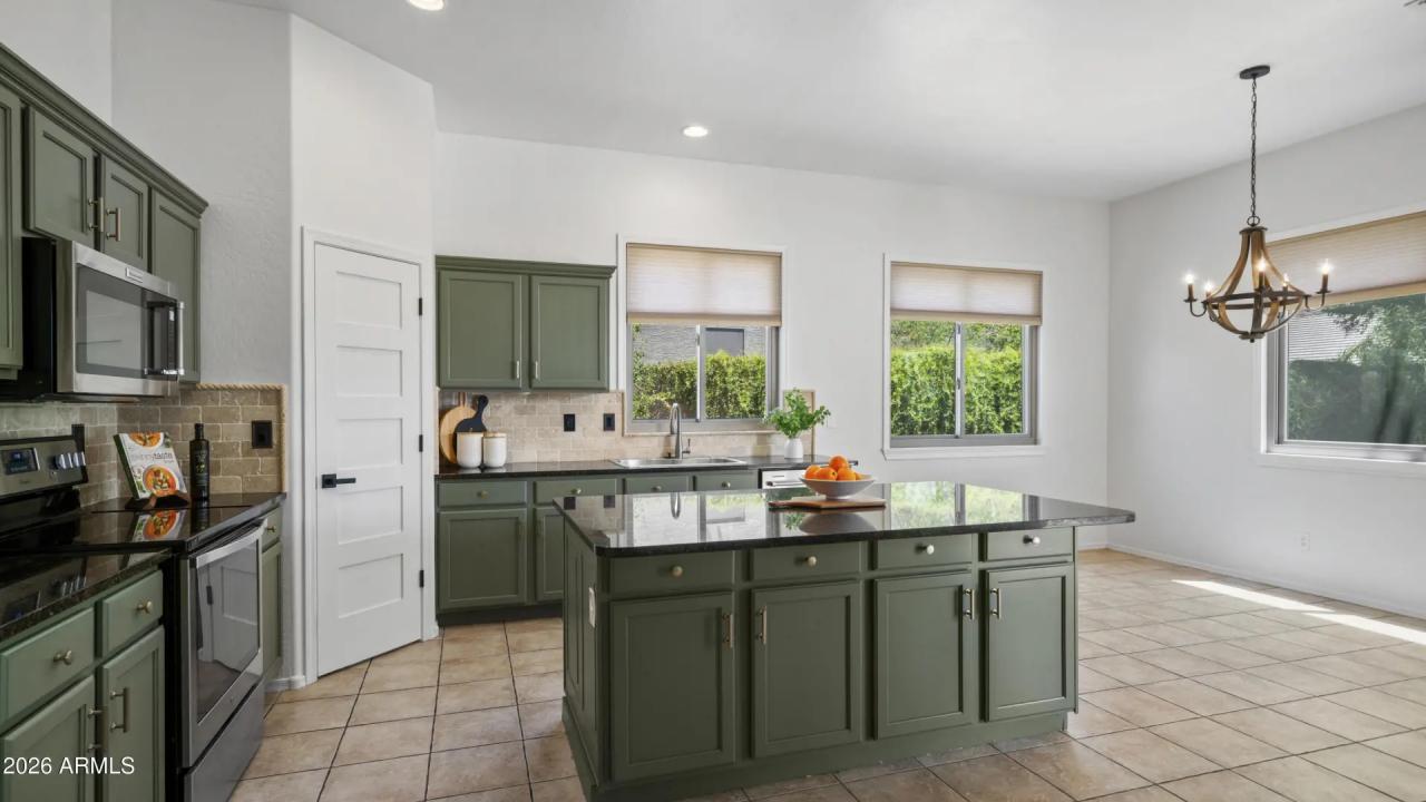 Real Estate Picture 11
