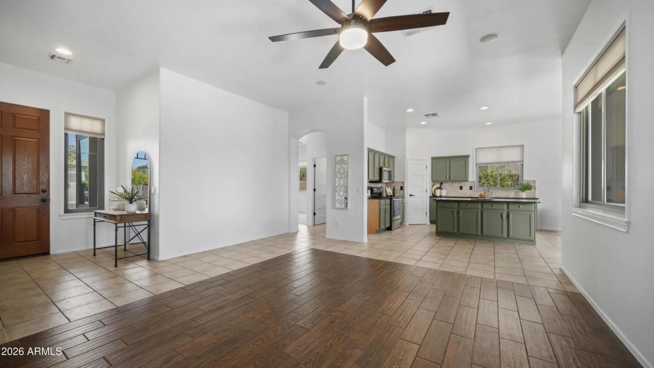 Real Estate Picture 7