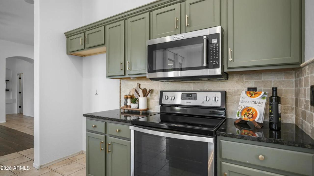 Real Estate Picture 14