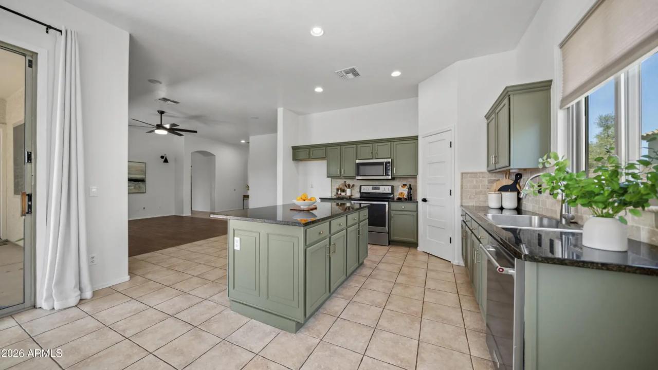Real Estate Picture 17
