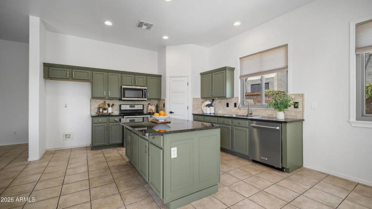 Real Estate Picture 18