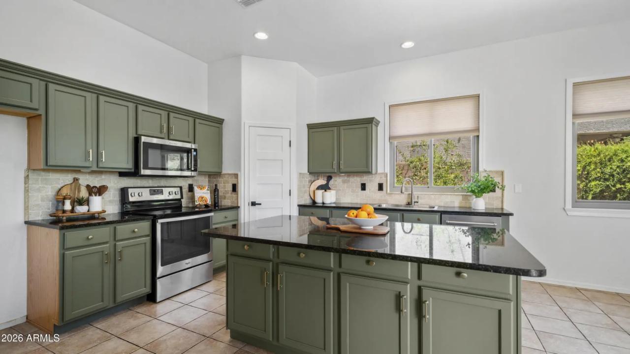 Real Estate Picture 12