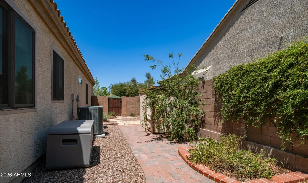 Real Estate Picture 42