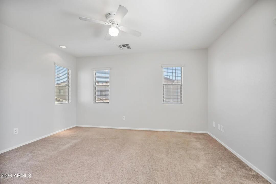 Real Estate Picture 18