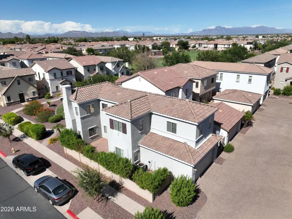 Real Estate Picture 3