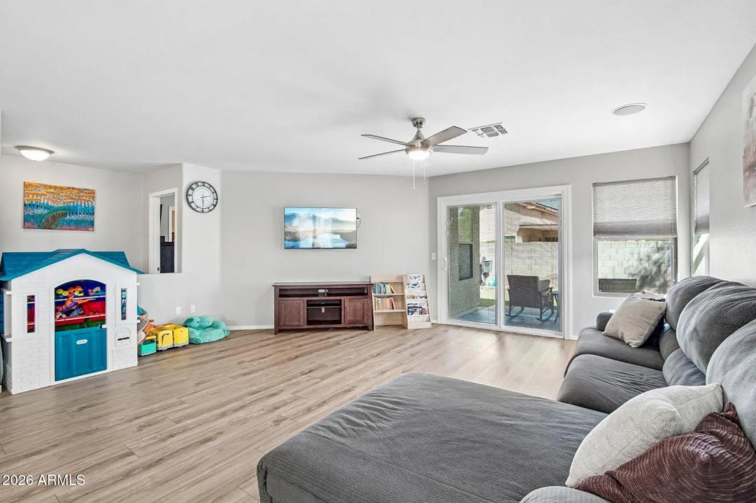 Real Estate Picture 6