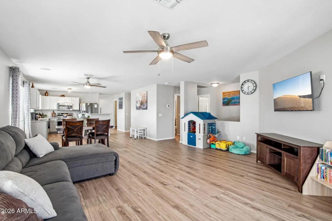 Real Estate Picture 7