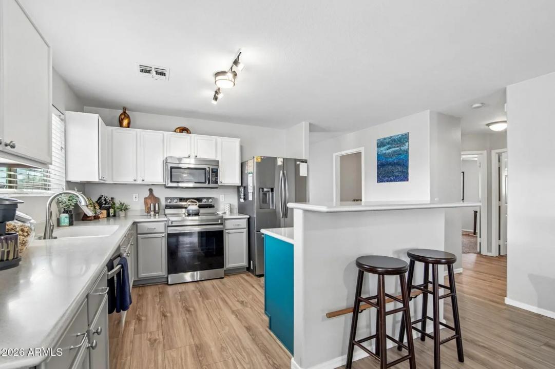Real Estate Picture 11