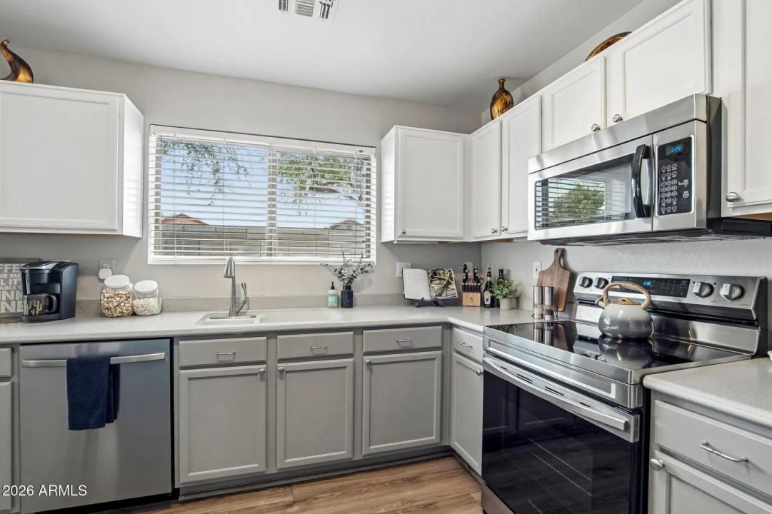 Real Estate Picture 12