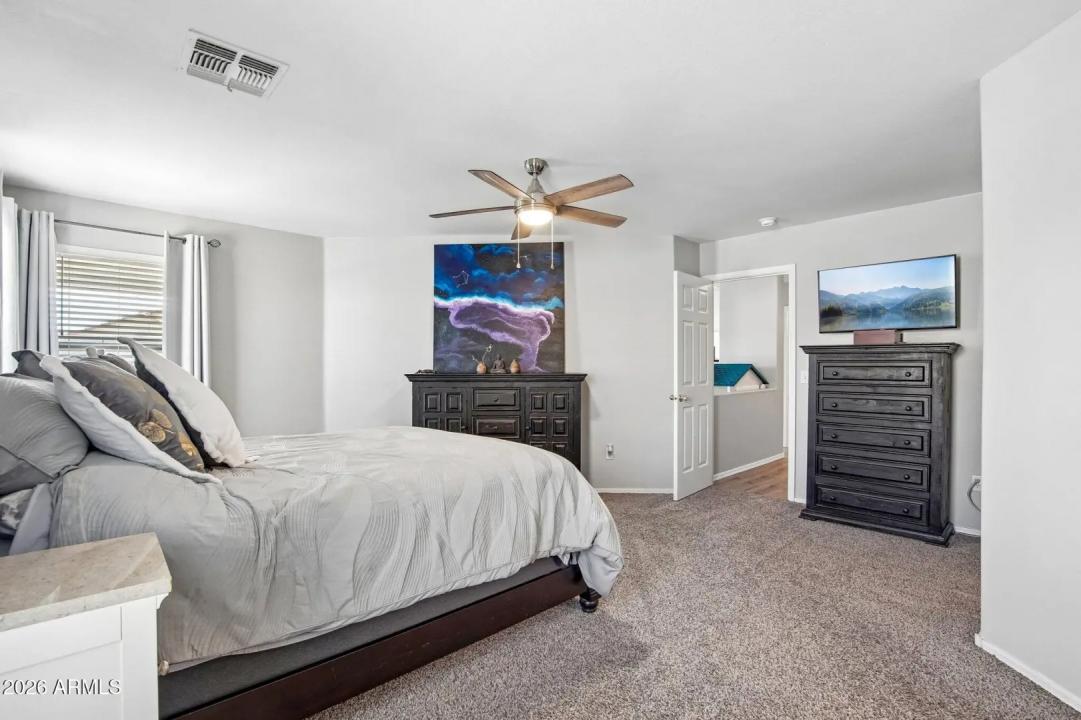 Real Estate Picture 16