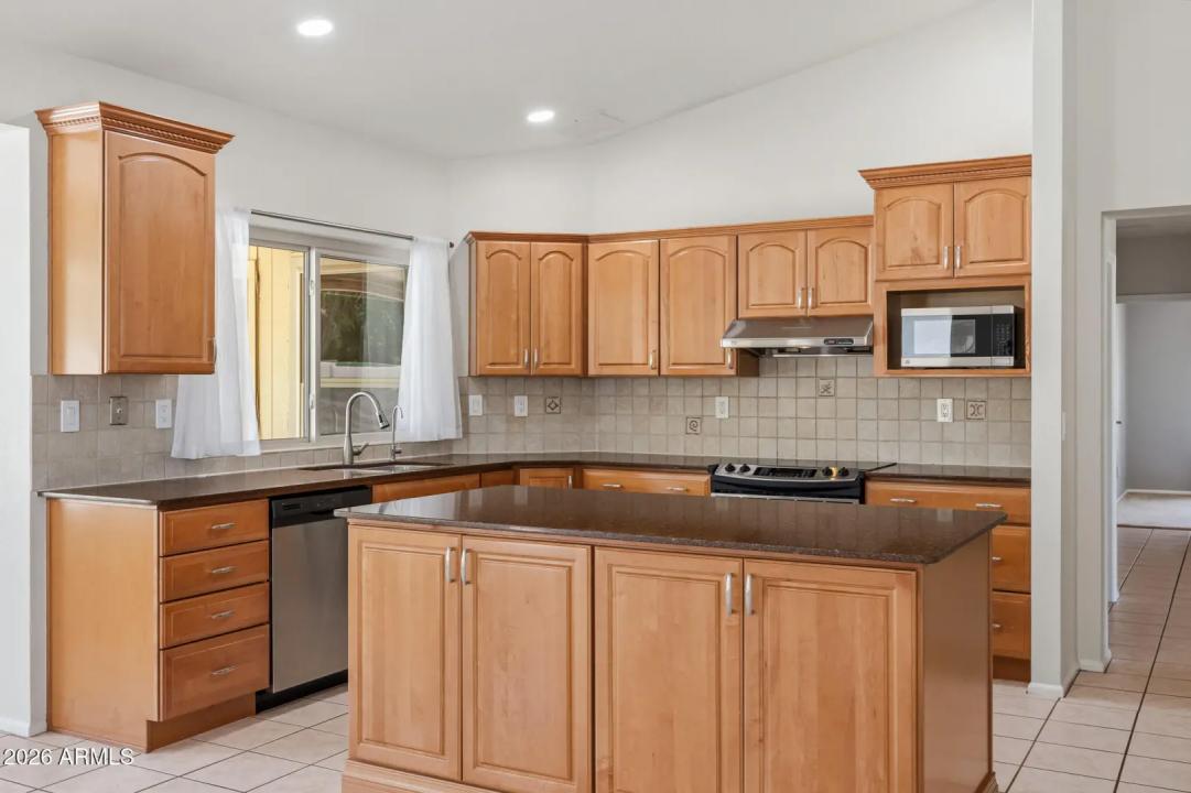 Real Estate Picture 12