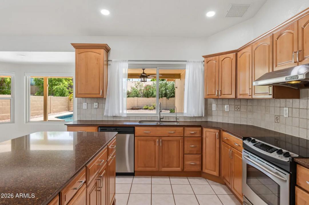 Real Estate Picture 11