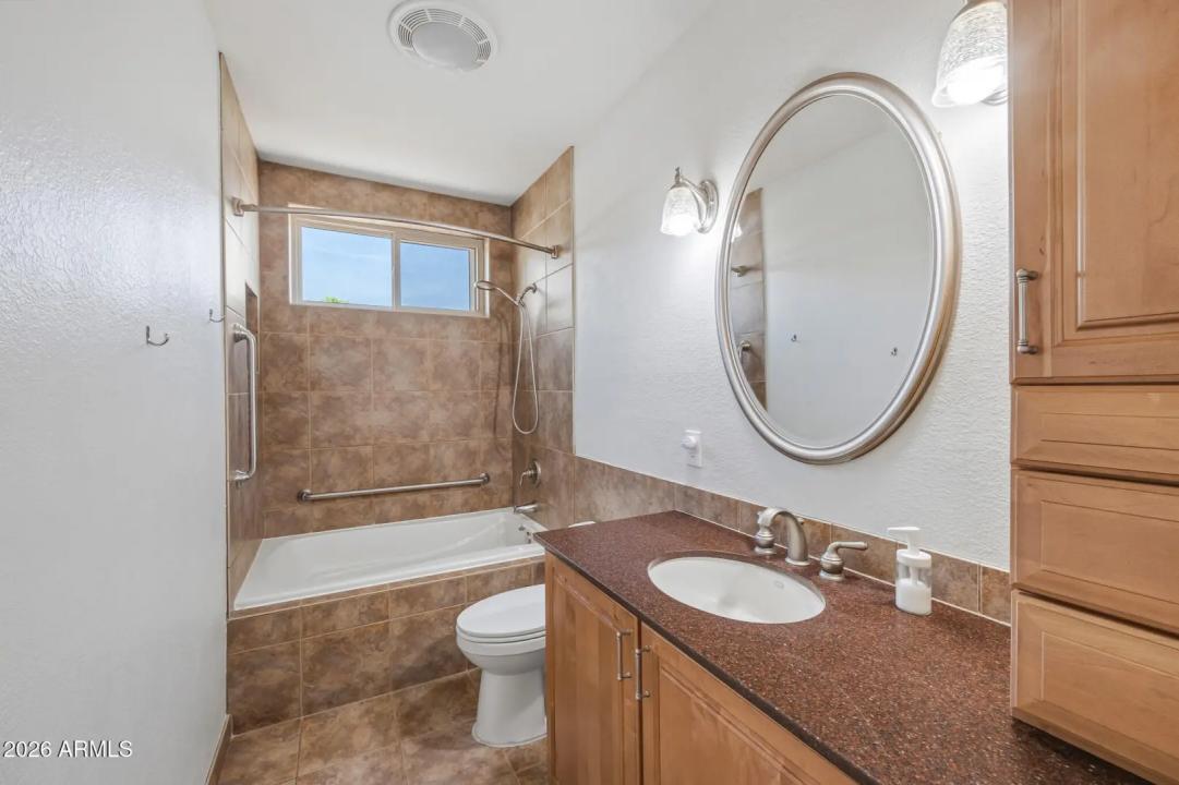 Real Estate Picture 28