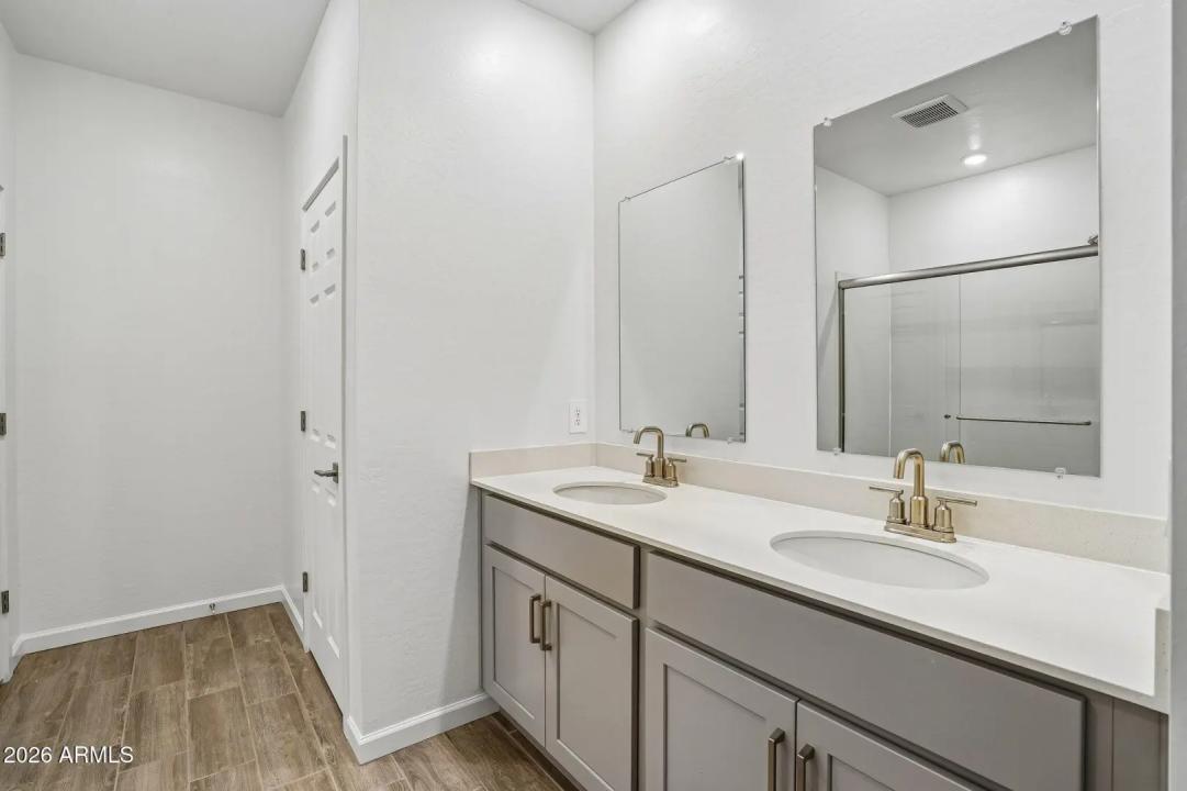 Real Estate Picture 23