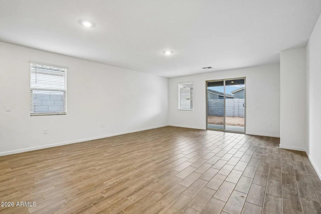 Real Estate Picture 4