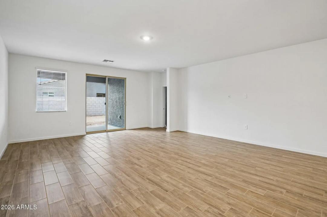 Real Estate Picture 5