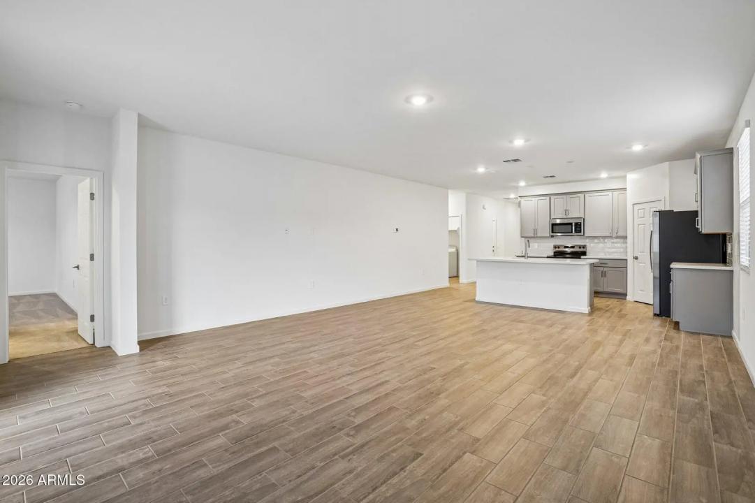 Real Estate Picture 7
