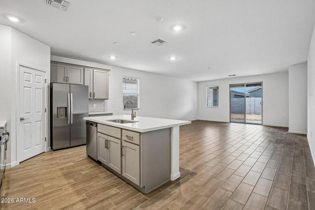 Real Estate Picture 8