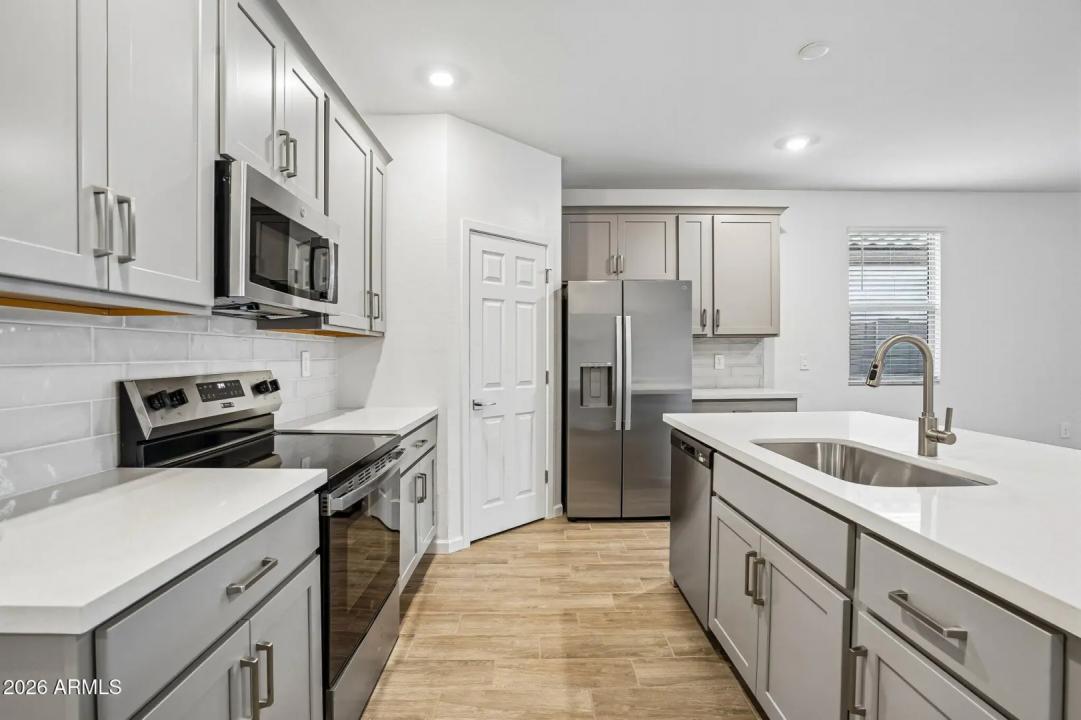 Real Estate Picture 9