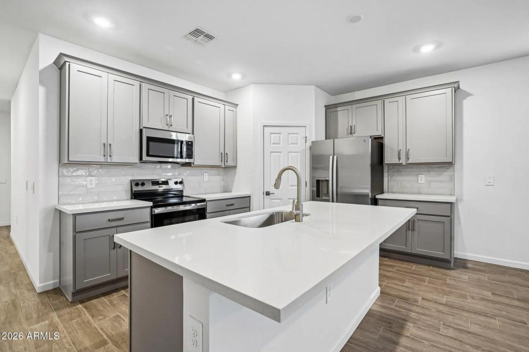 Real Estate Picture 10