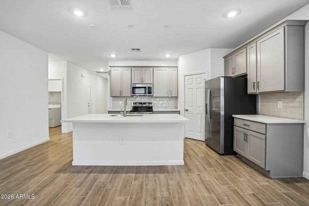 Real Estate Picture 11