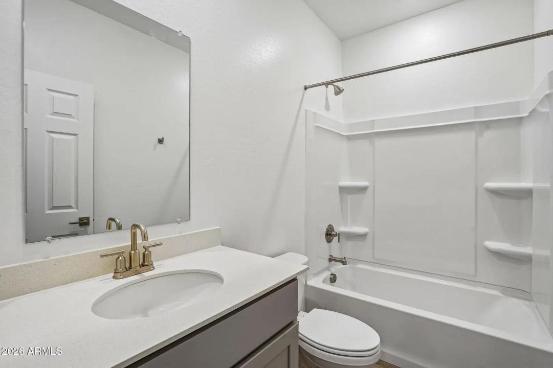 Real Estate Picture 12