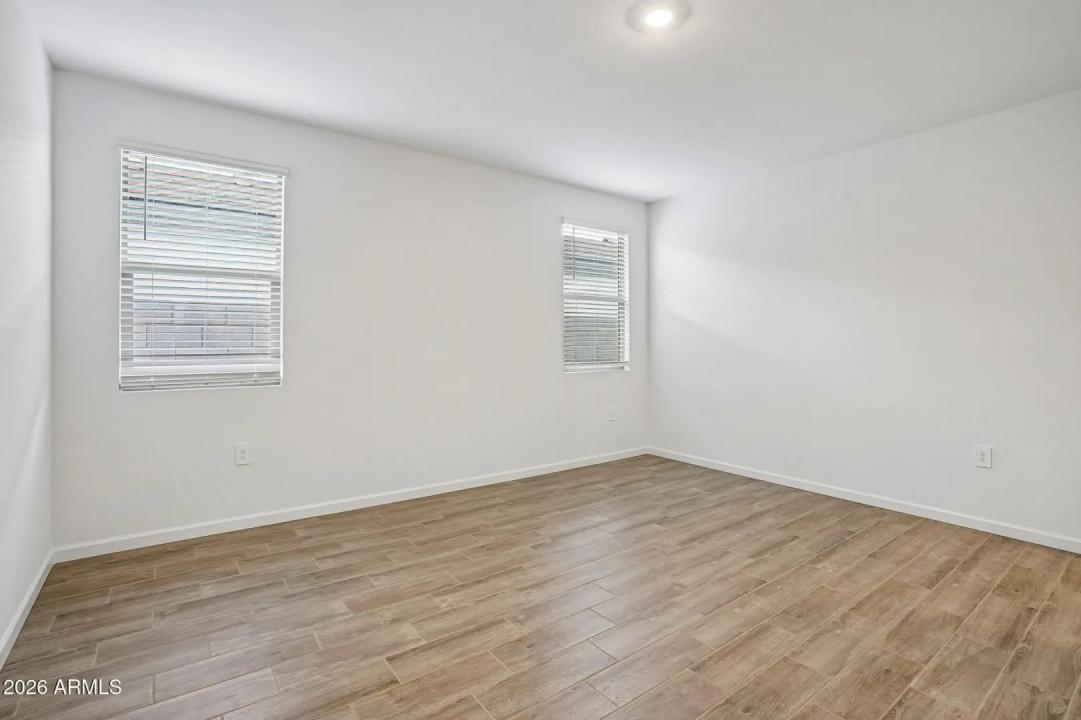 Real Estate Picture 22