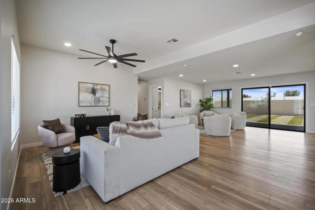 Real Estate Picture 6