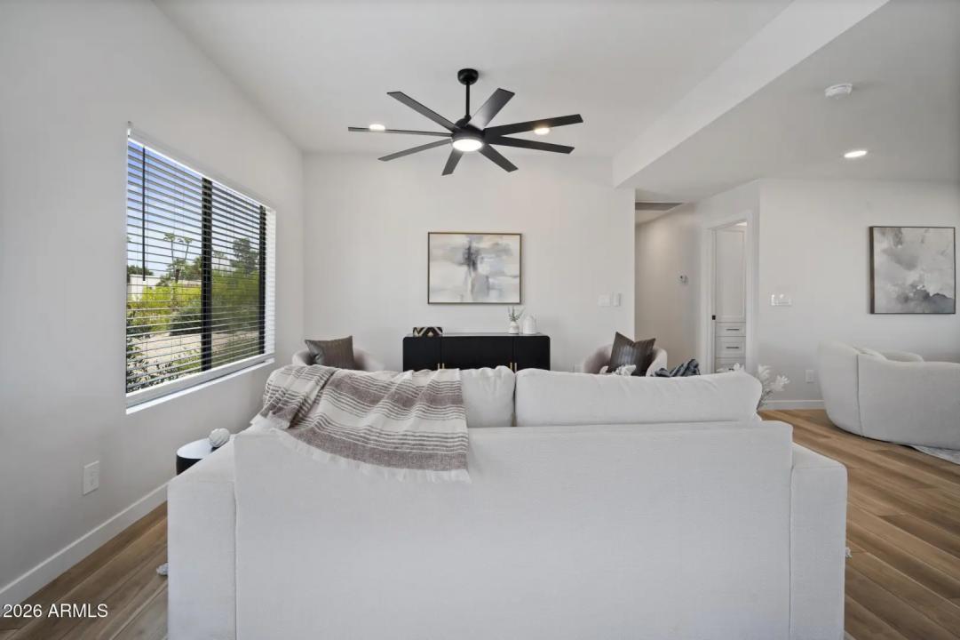 Real Estate Picture 7