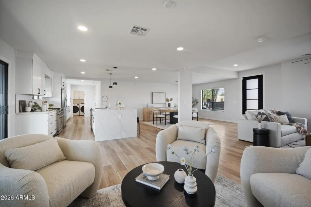Real Estate Picture 12