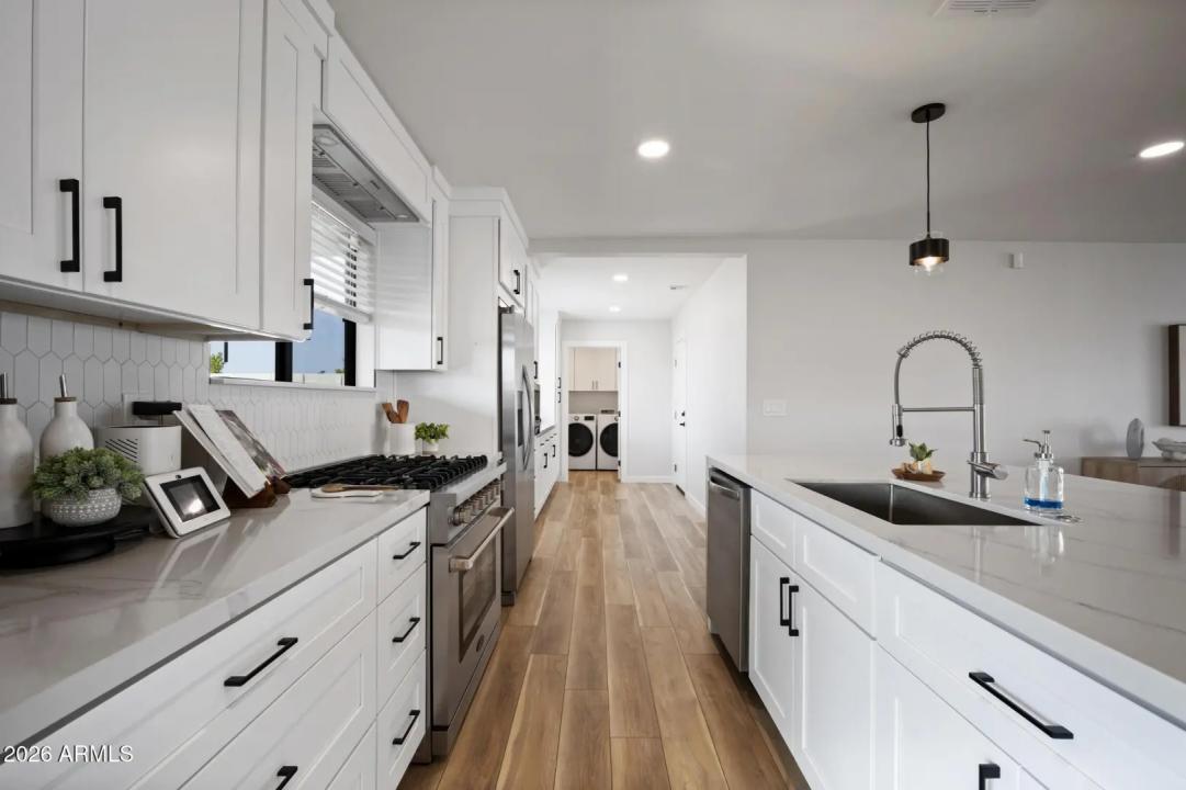 Real Estate Picture 14
