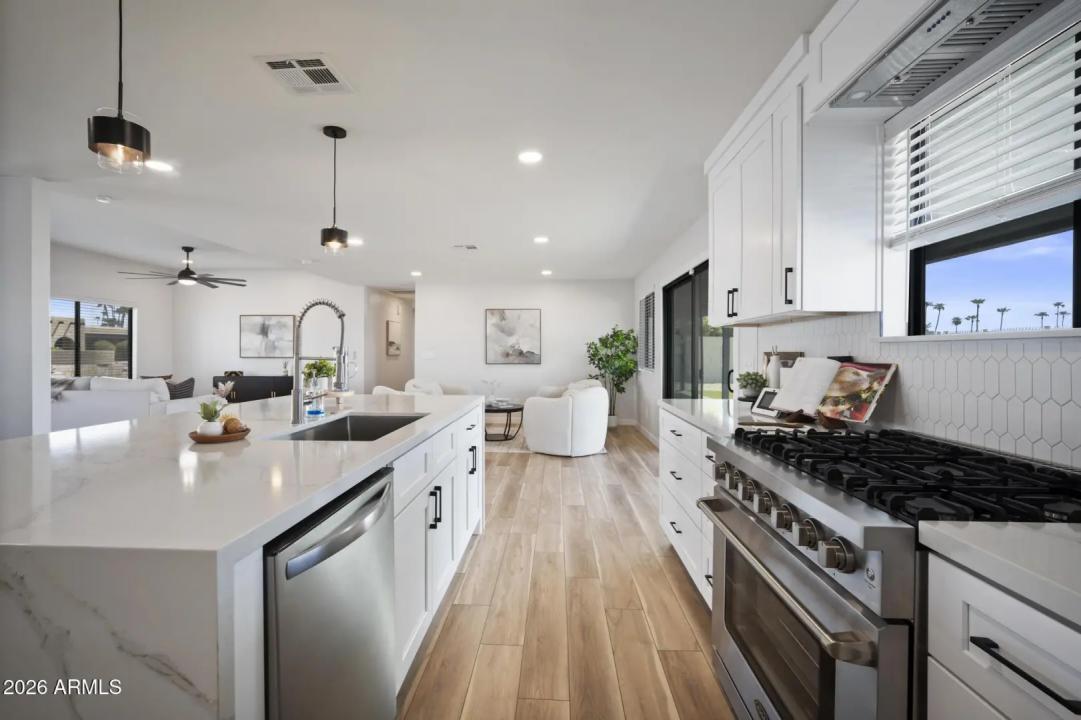 Real Estate Picture 15