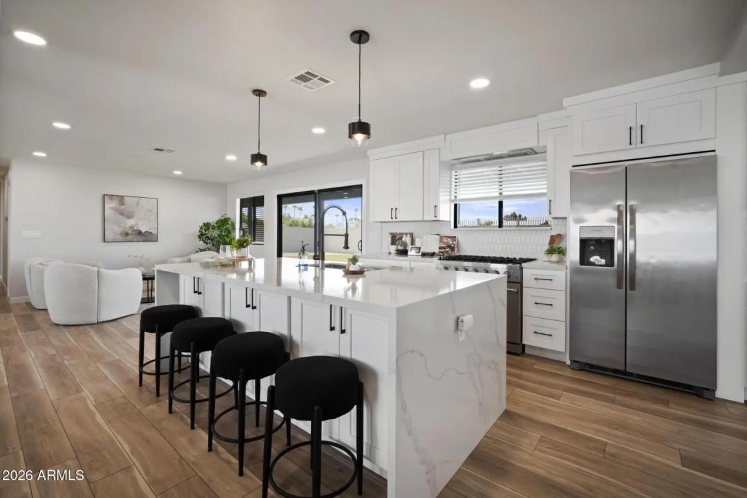 Real Estate Picture 16