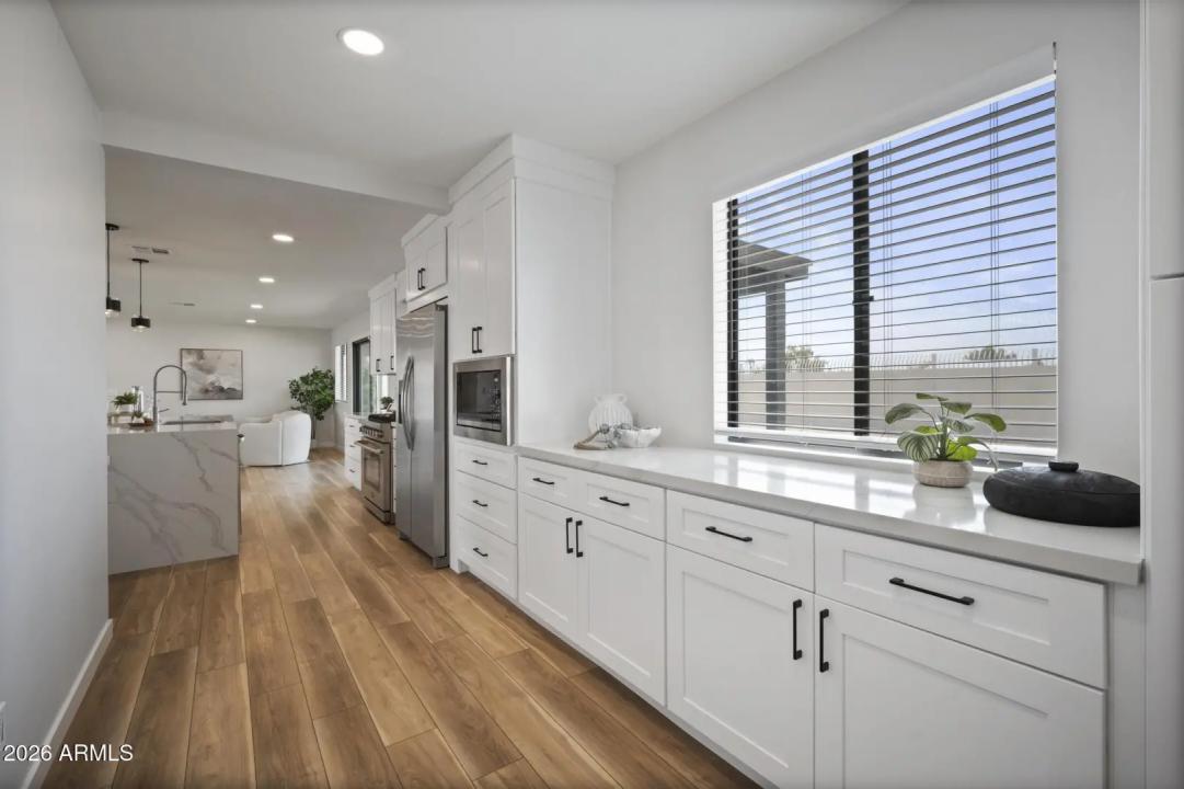 Real Estate Picture 23