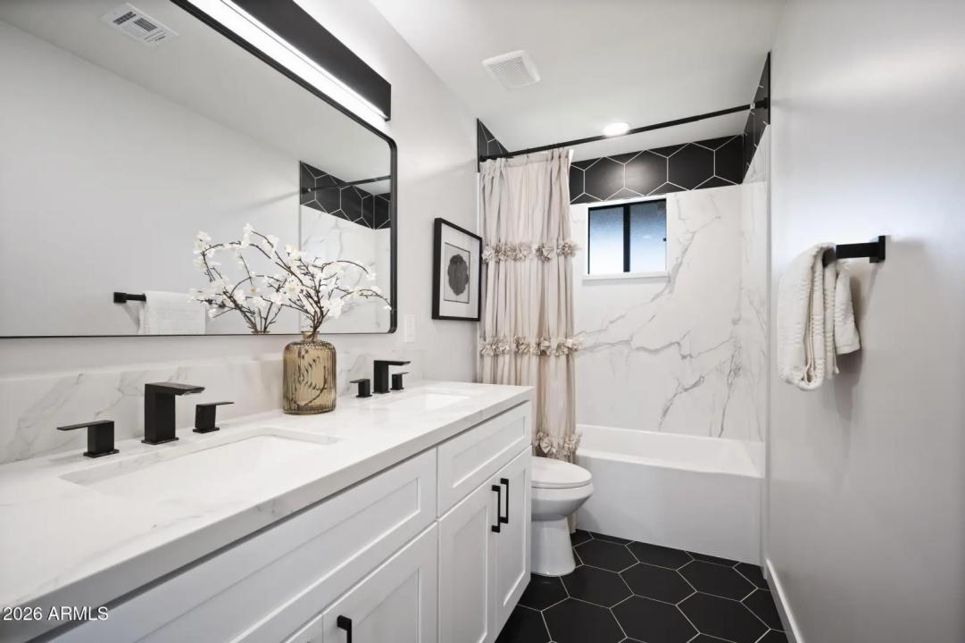 Real Estate Picture 25