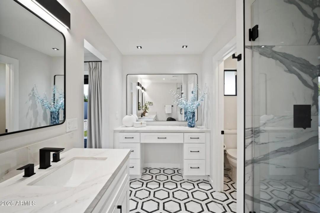 Real Estate Picture 32