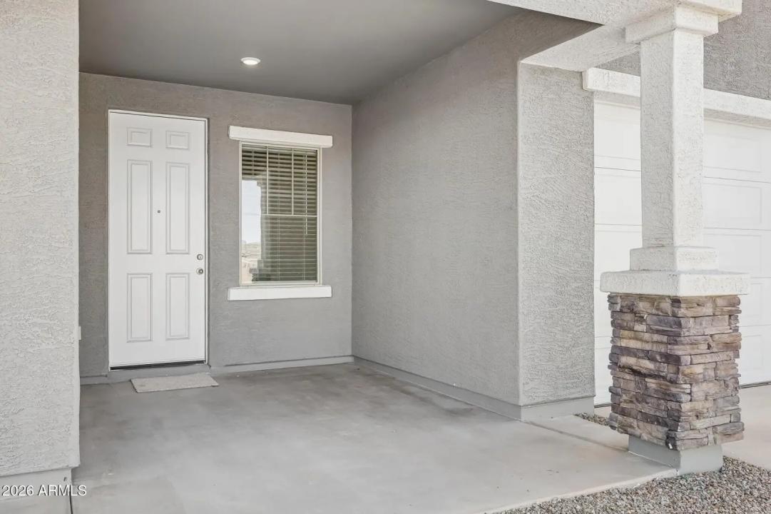 Real Estate Picture 4