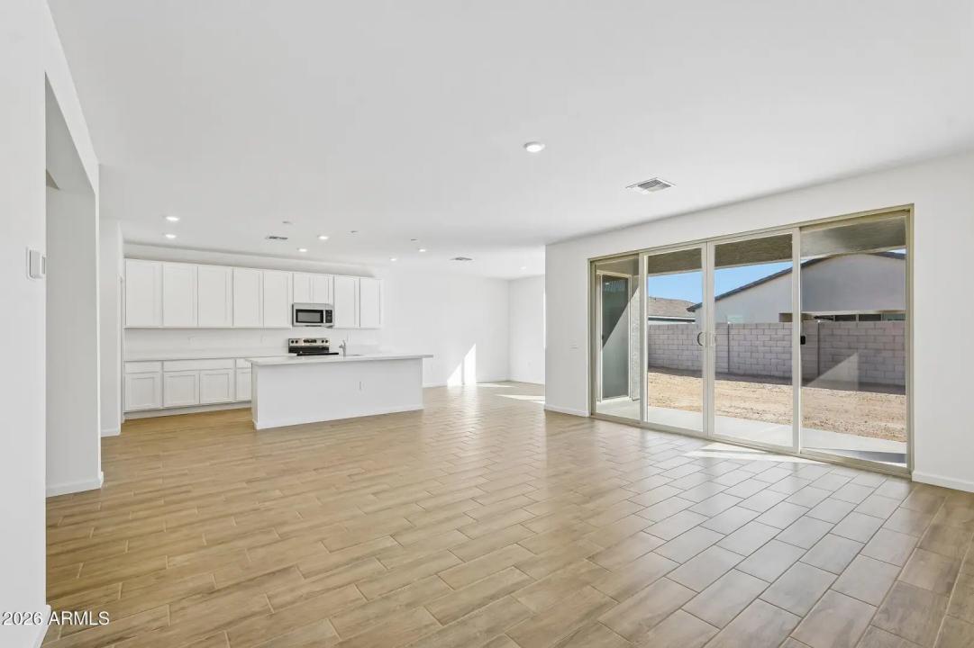 Real Estate Picture 5