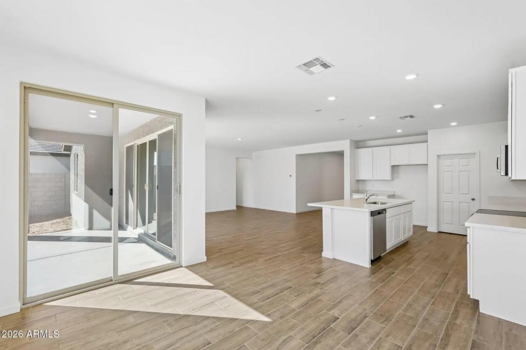 Real Estate Picture 7