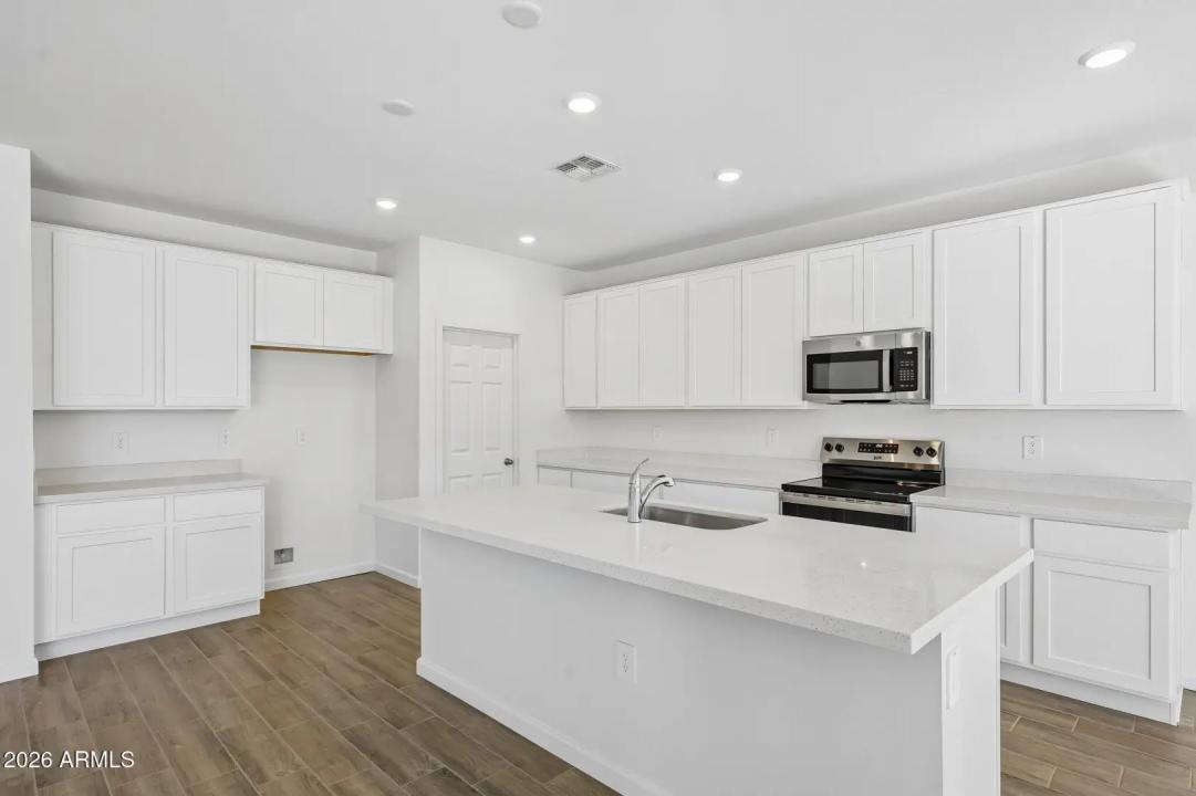 Real Estate Picture 18