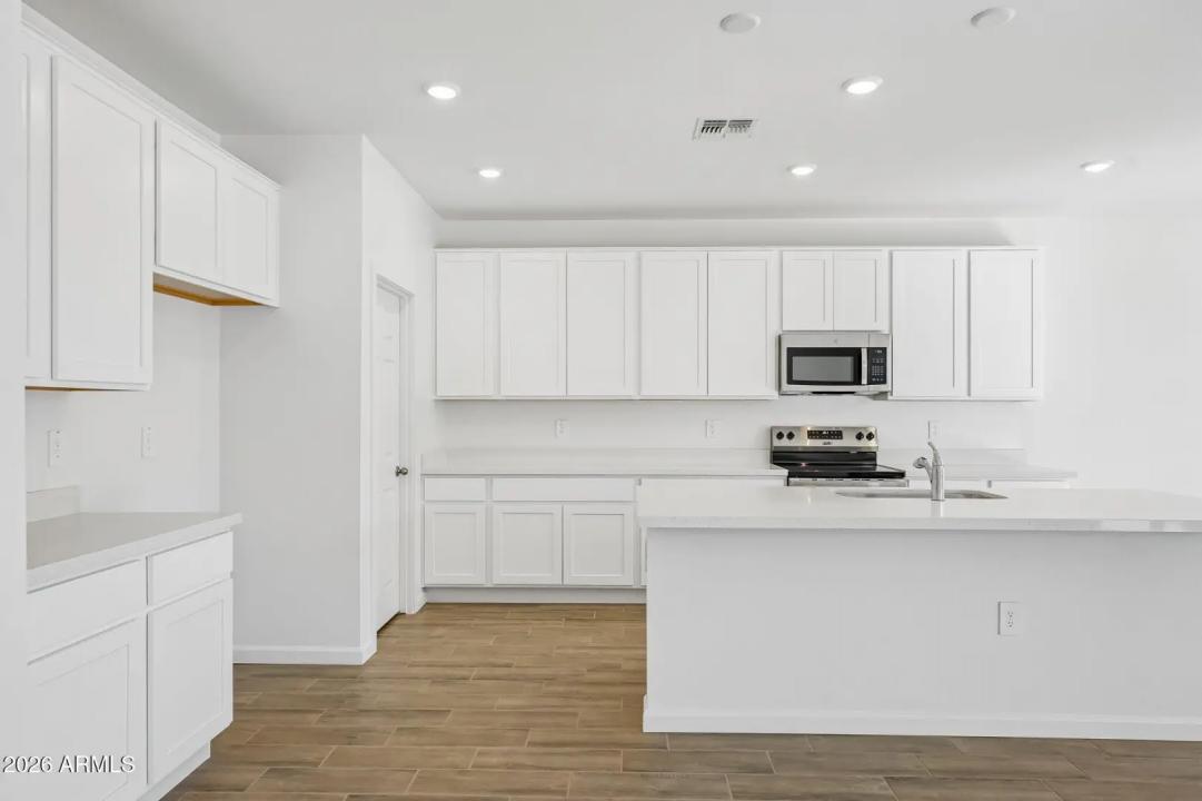 Real Estate Picture 20