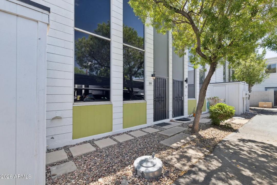 Real Estate Picture 4