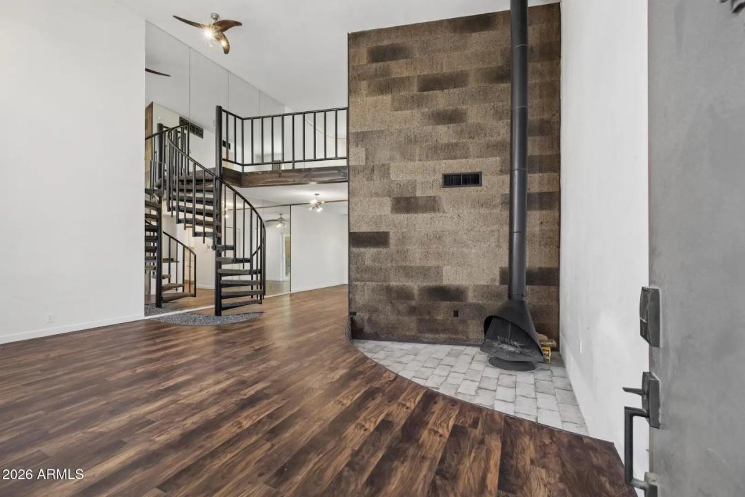 Real Estate Picture 6