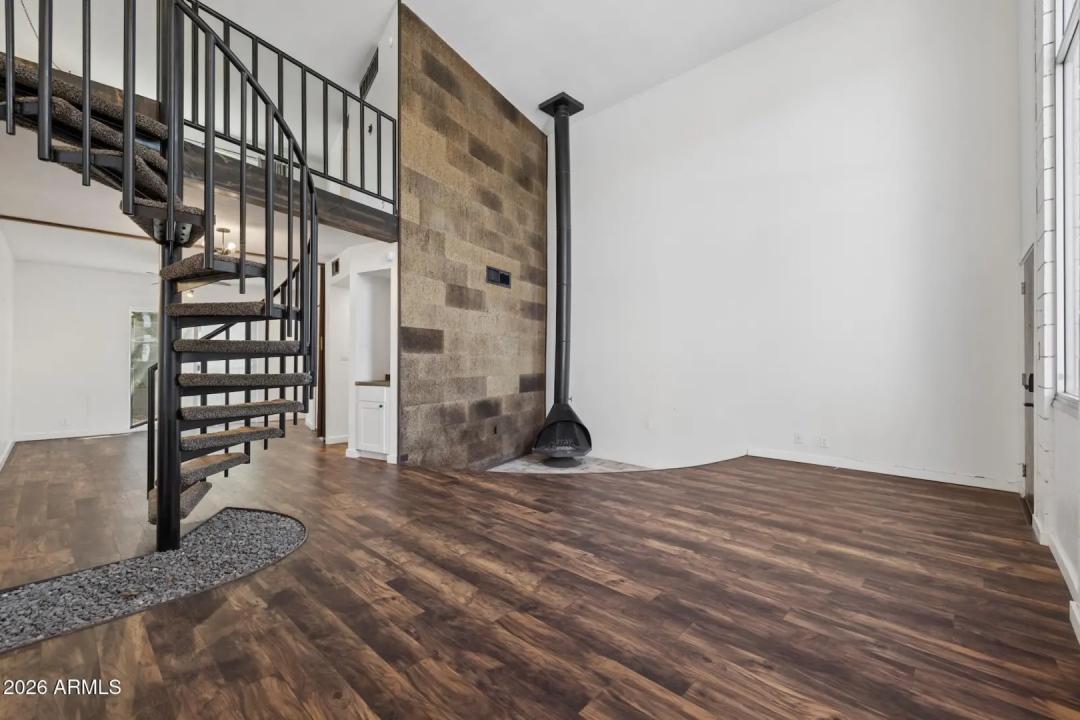 Real Estate Picture 9