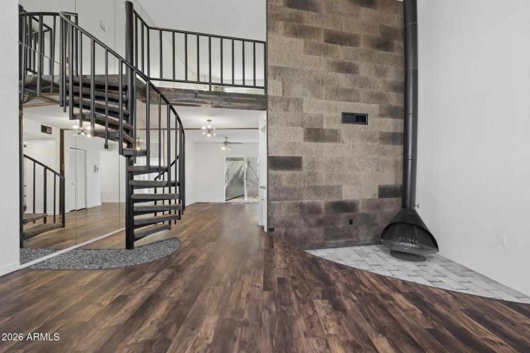 Real Estate Picture 8
